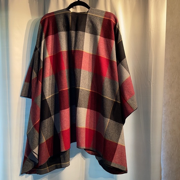 Capelike Wrap - Picture 2 of 8